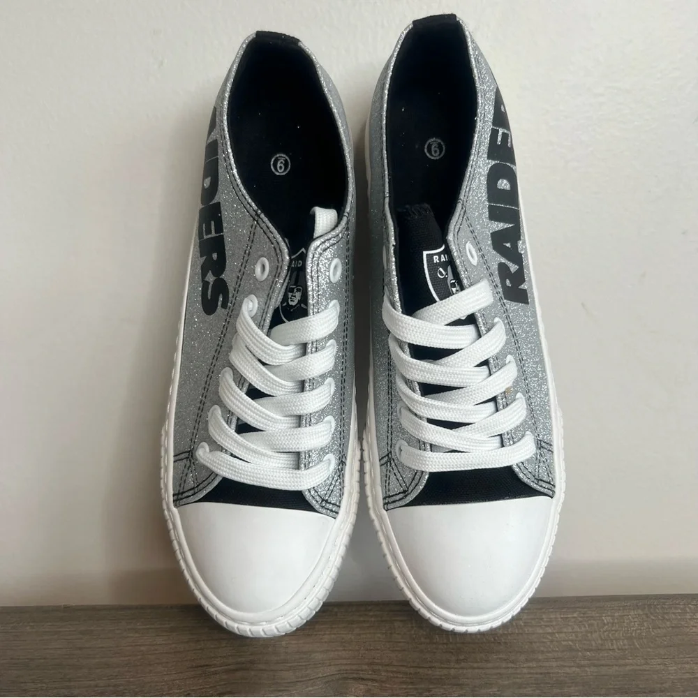 FOCO NEW Women's Las Vegas Raiders Glitter Low Top Shoe Size 9 #B1631